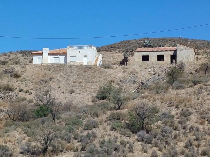 вилла продается в Fuente Amarga, Almería