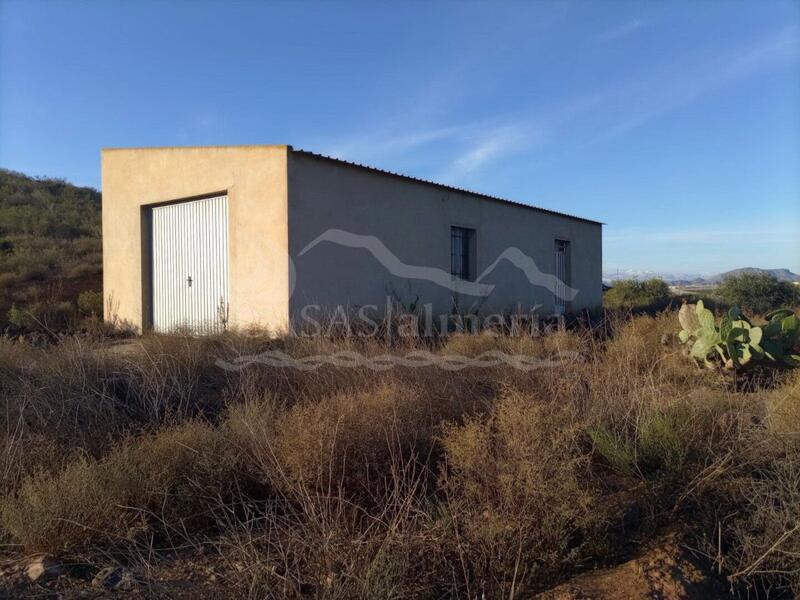 Коммерческая недвижимость продается в Huercal-Overa, Almería