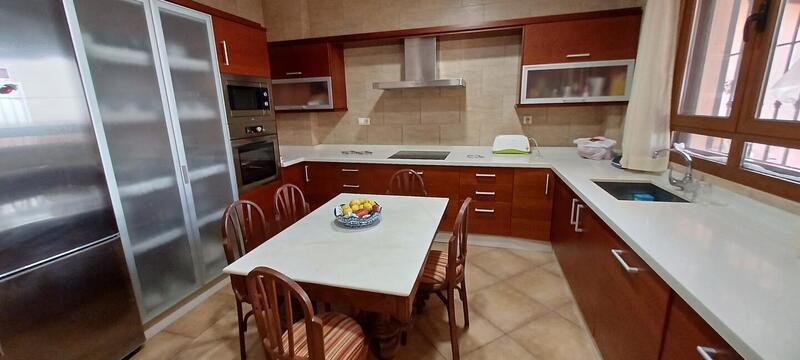 4 bedroom Villa for sale