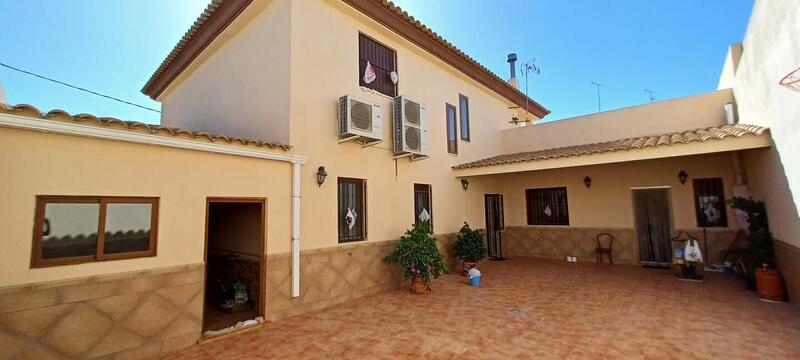 4 bedroom Villa for sale