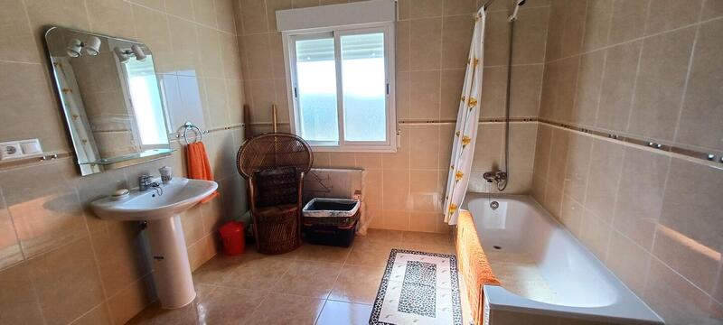 4 bedroom Country House for sale