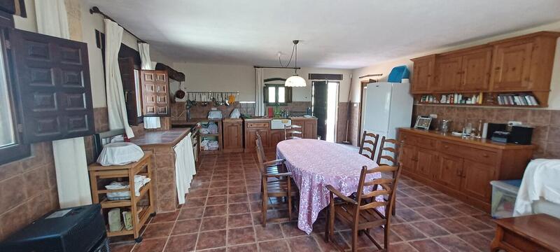4 bedroom Country House for sale