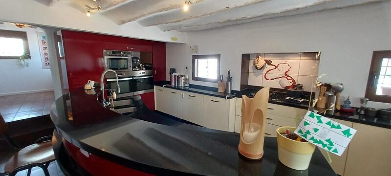 6 bedroom Country House for sale