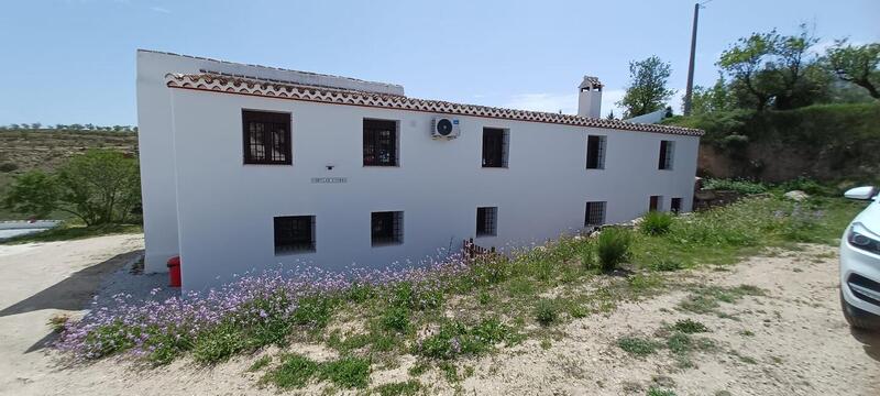 6 bedroom Country House for sale