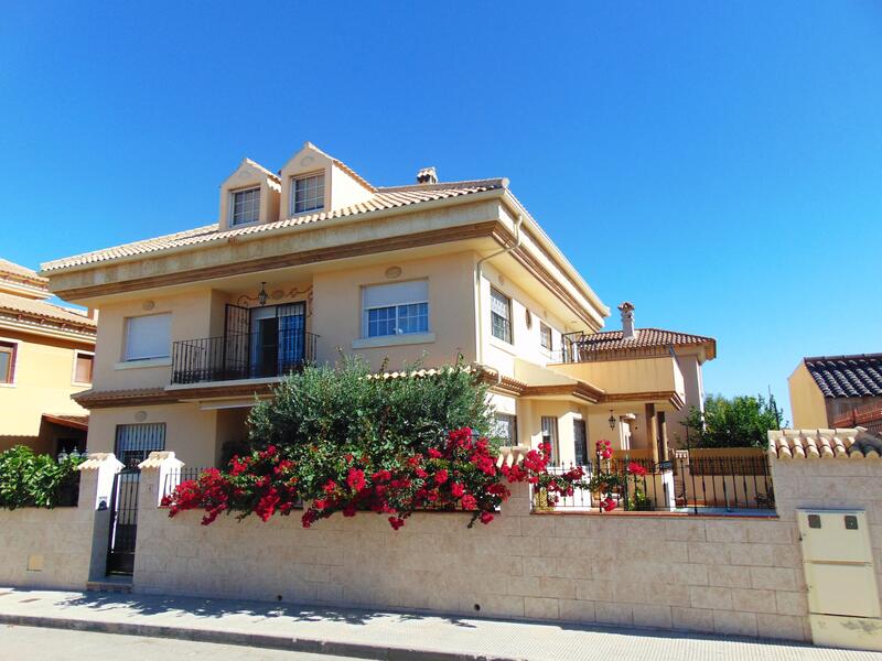 Villa for sale in Almoradí, Alicante