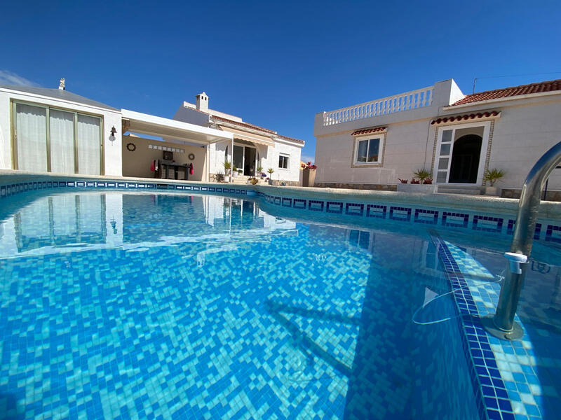 Villa til salgs i Torrevieja, Alicante