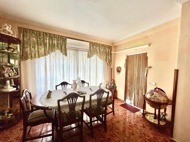 4 Schlafzimmer Stadthaus zu verkaufen