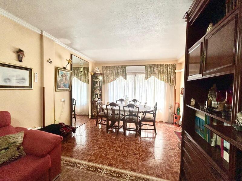 4 Schlafzimmer Stadthaus zu verkaufen