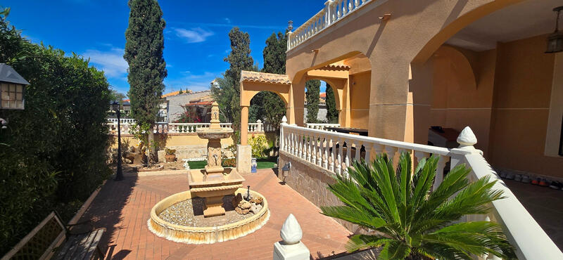 5 bedroom Villa for sale