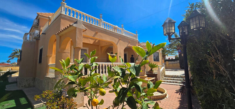 5 bedroom Villa for sale