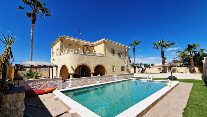 Villa à vendre dans Torrevieja, Alicante