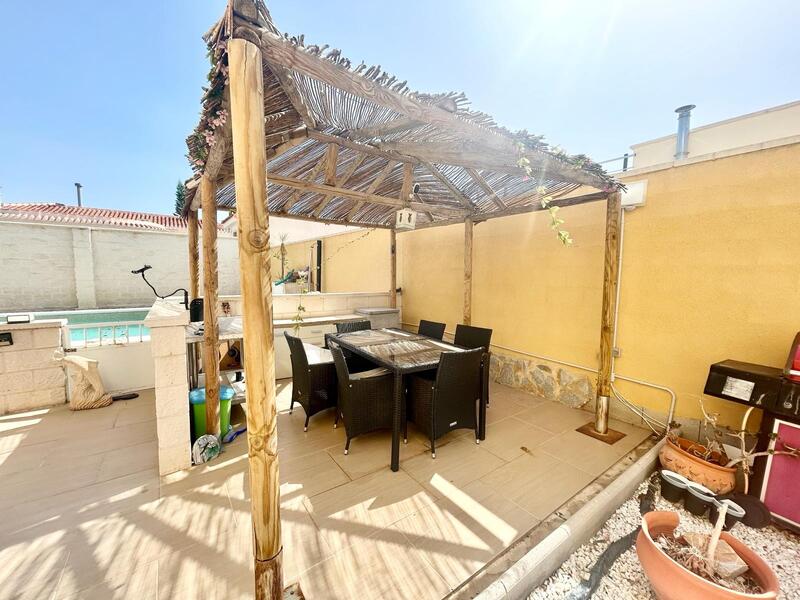 6 bedroom Villa for sale
