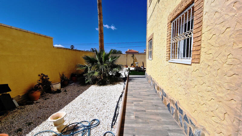 6 bedroom Villa for sale