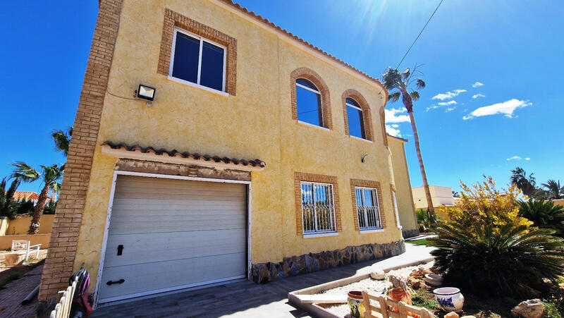 6 bedroom Villa for sale