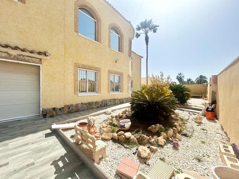 6 bedroom Villa for sale