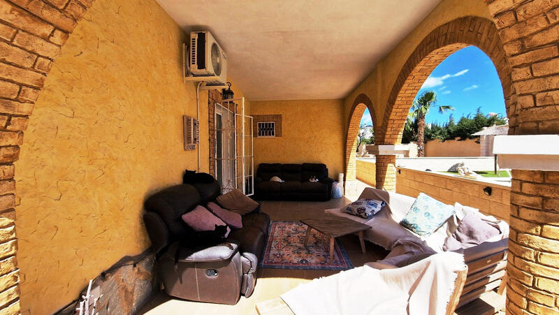 6 bedroom Villa for sale