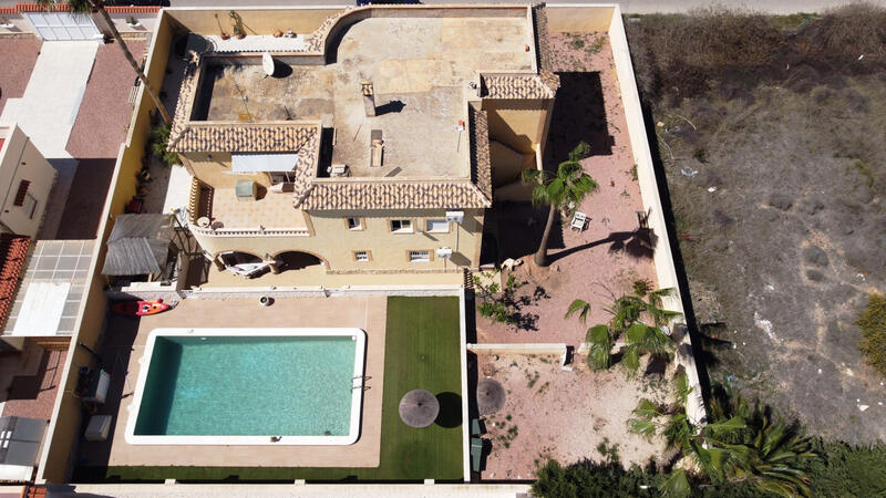6 bedroom Villa for sale