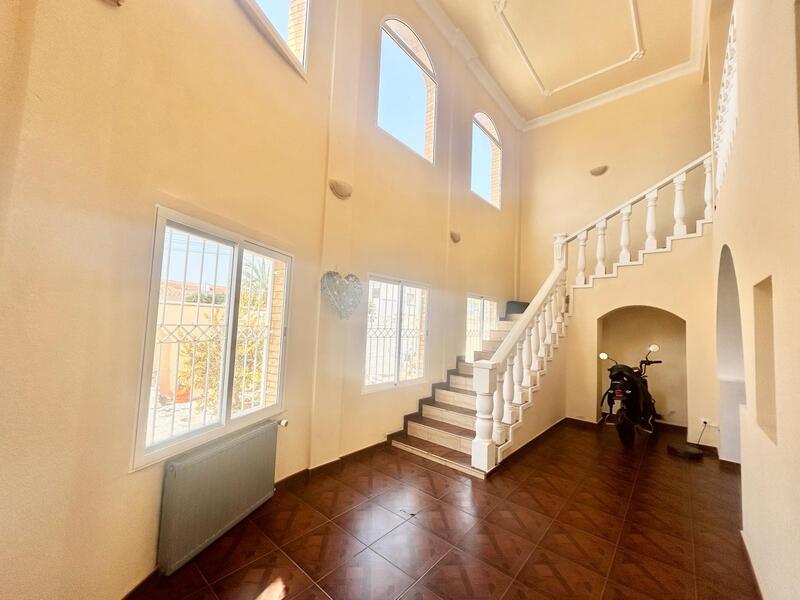 6 bedroom Villa for sale