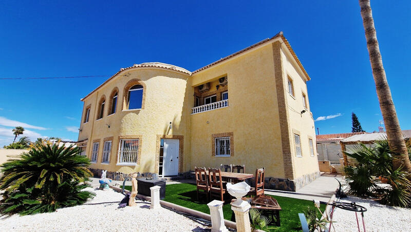 6 bedroom Villa for sale