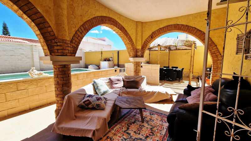 6 bedroom Villa for sale