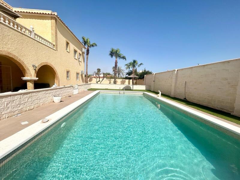 6 bedroom Villa for sale