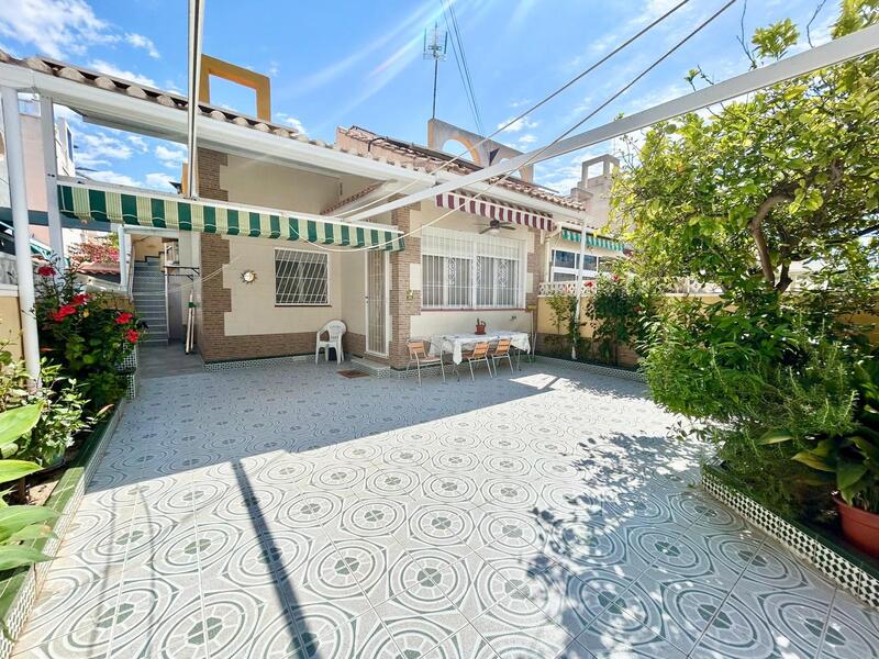 Villa à vendre dans Torrevieja, Alicante