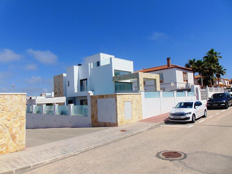 Villa for sale in Torrevieja, Alicante