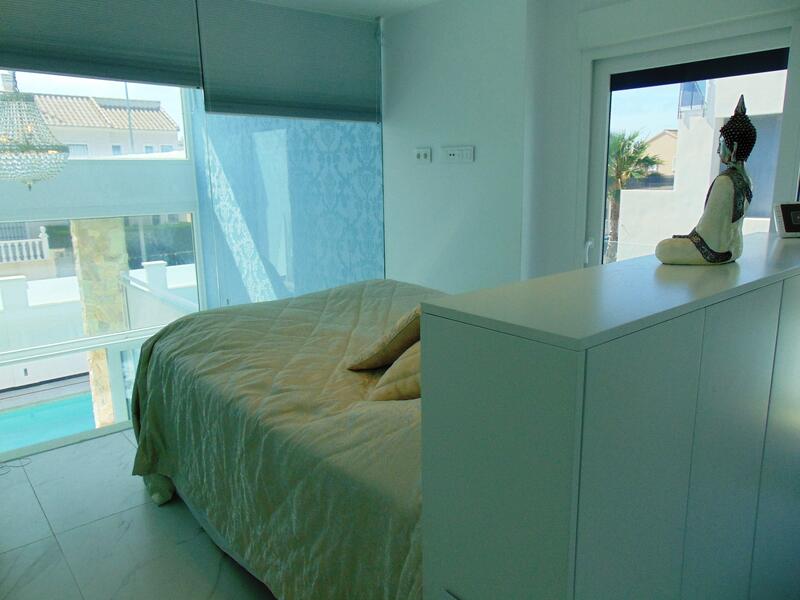 4 Cuarto Villa en venta