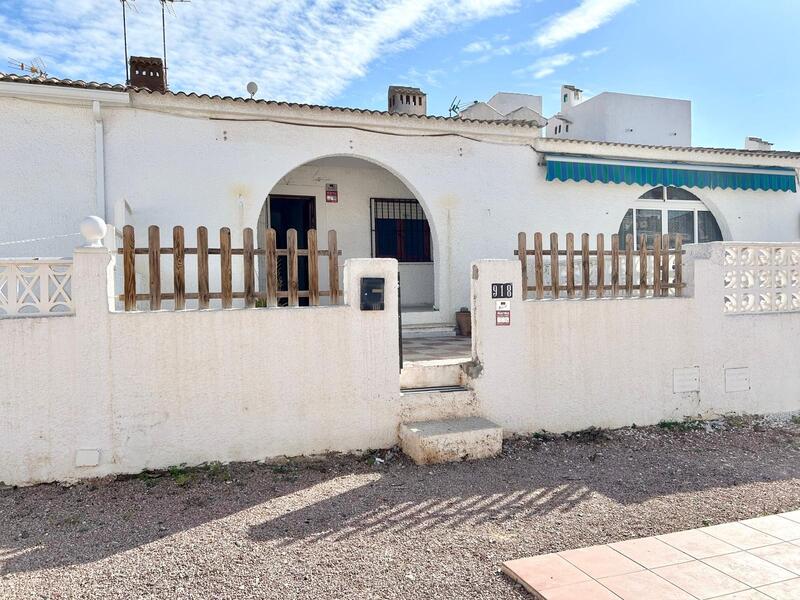 Villa til salg i Torrevieja, Alicante