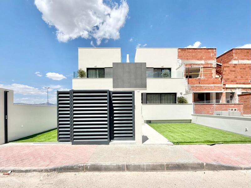 Adosado en venta en Cox, Alicante