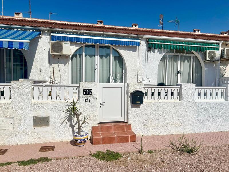 Villa zu verkaufen in Torrevieja, Alicante