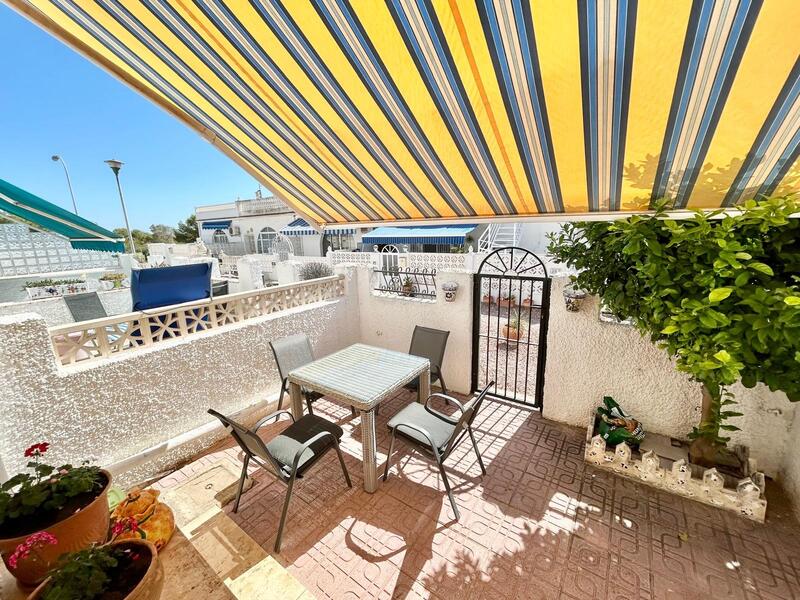 2 bedroom Townhouse for sale