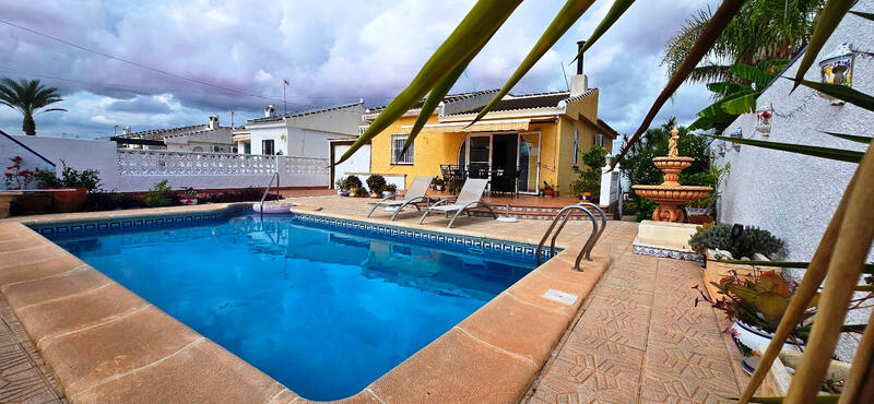 вилла продается в Torrevieja, Alicante