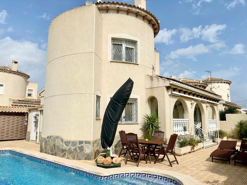 Villa à vendre dans Torrevieja, Alicante