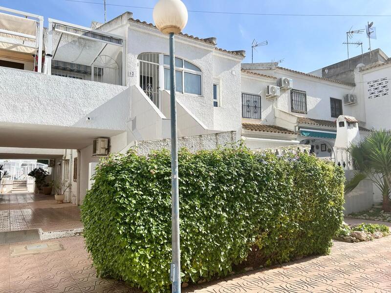 Villa à vendre dans Torrevieja, Alicante