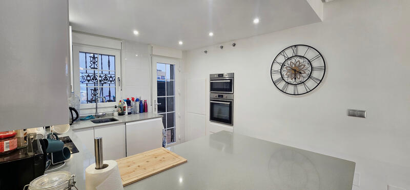 3 спальная комната вилла продается