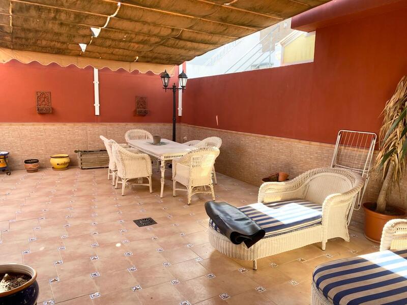 3 спальная комната городская тюрьма продается