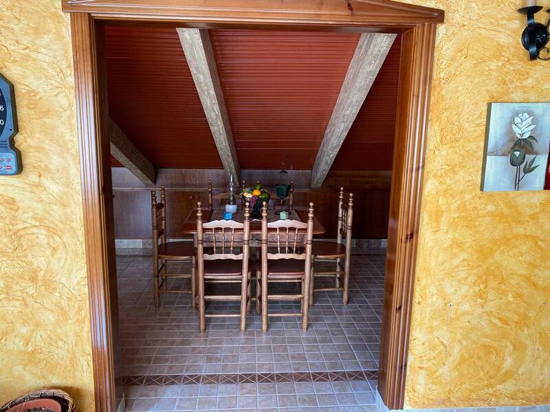 3 спальная комната городская тюрьма продается