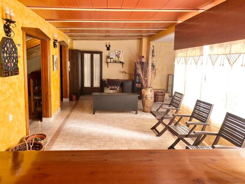 3 спальная комната городская тюрьма продается