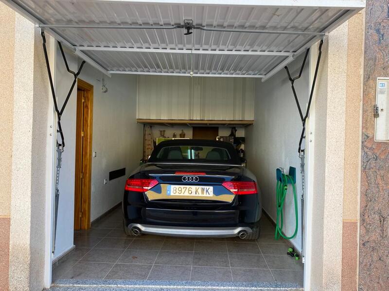 3 спальная комната городская тюрьма продается