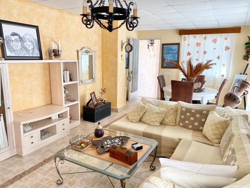 3 спальная комната городская тюрьма продается