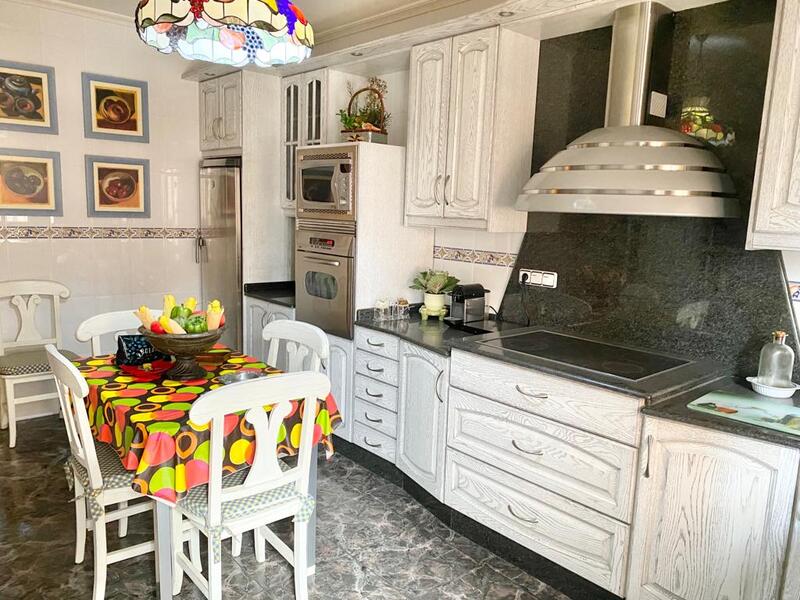 3 спальная комната городская тюрьма продается