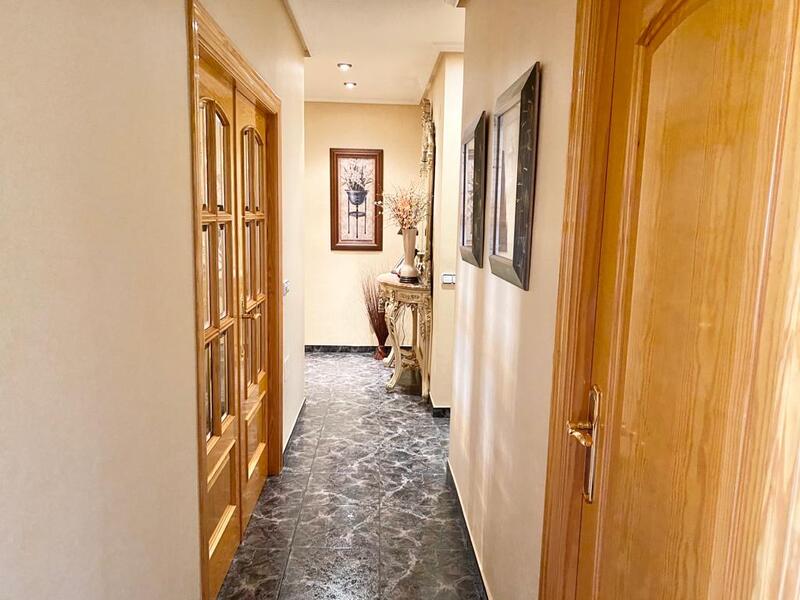 3 спальная комната городская тюрьма продается