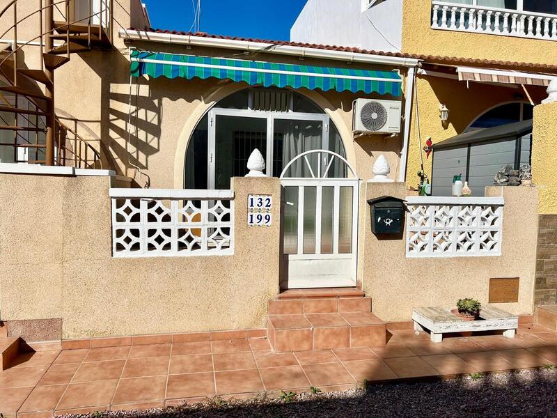 вилла продается в Torrevieja, Alicante
