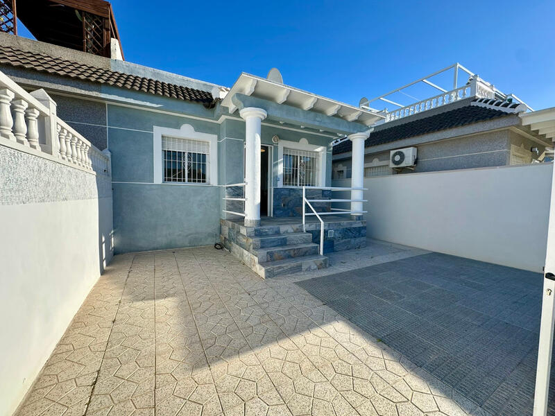 Villa til salgs i Torrevieja, Alicante