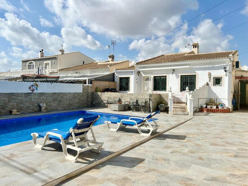 вилла продается в Torrevieja, Alicante