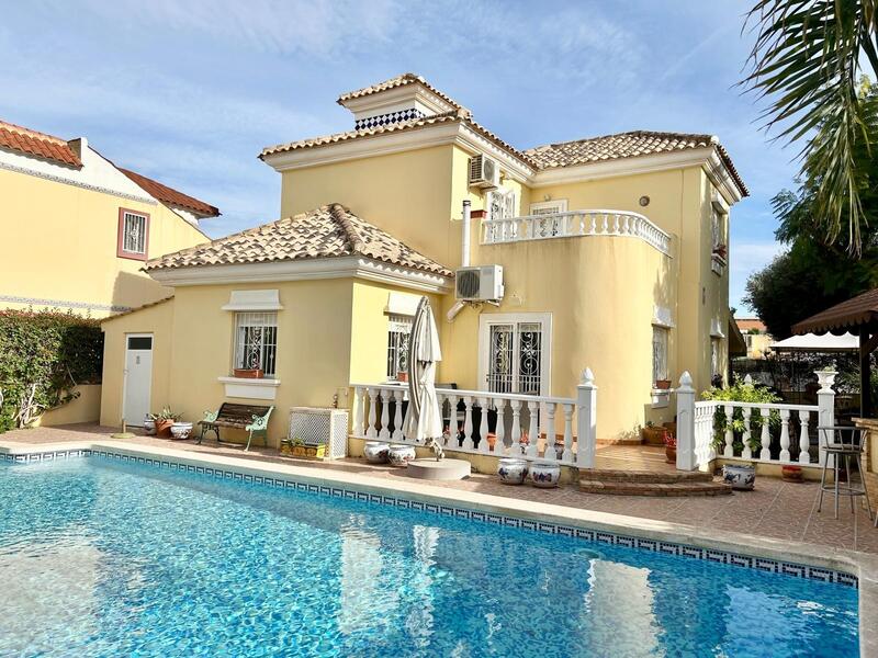 Villa zu verkaufen in Torrevieja, Alicante Villa zu verkaufen in Torrevieja, Alicante