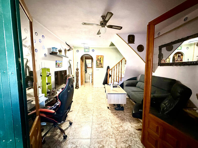 2 bedroom Townhouse for sale