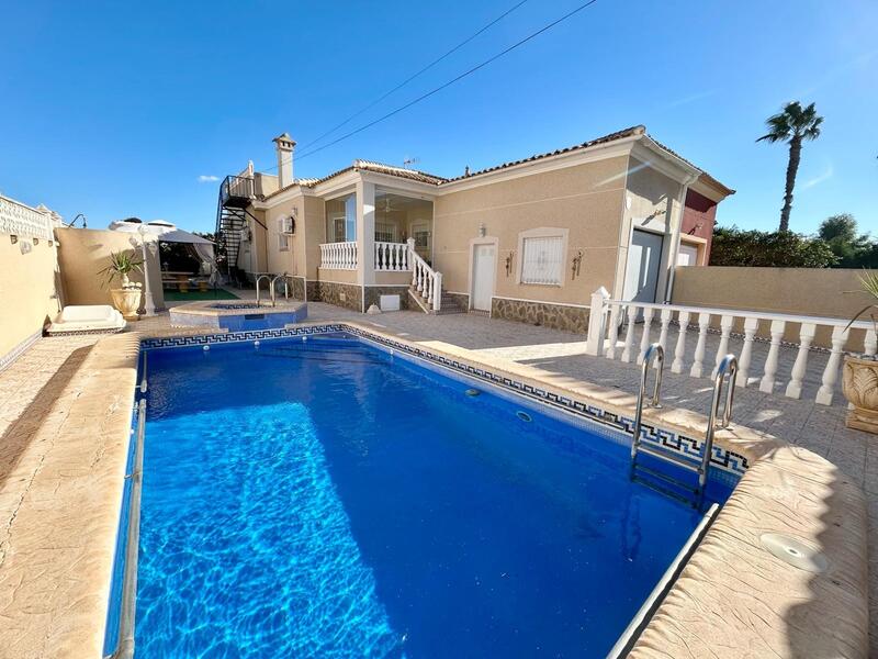 Villa til salg i Torrevieja, Alicante