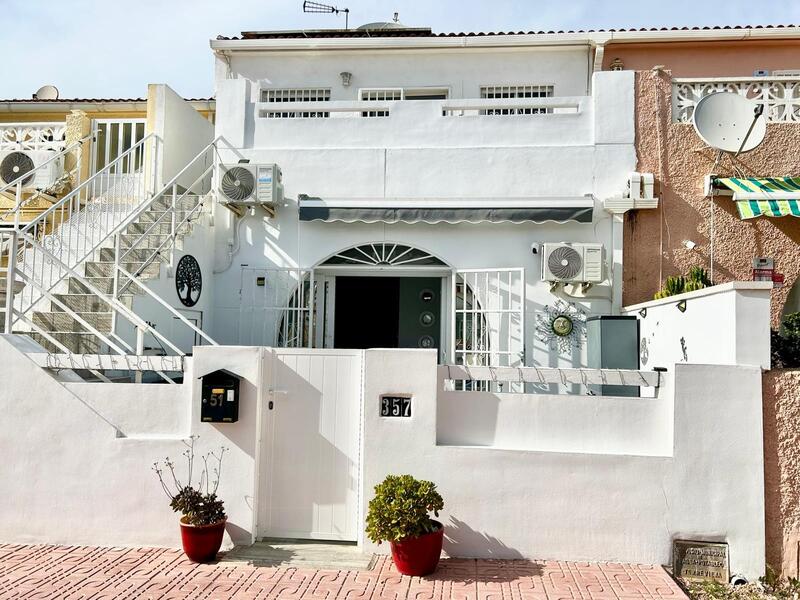 Radhus till salu i Torrevieja, Alicante